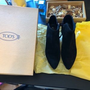 Tod's black boot